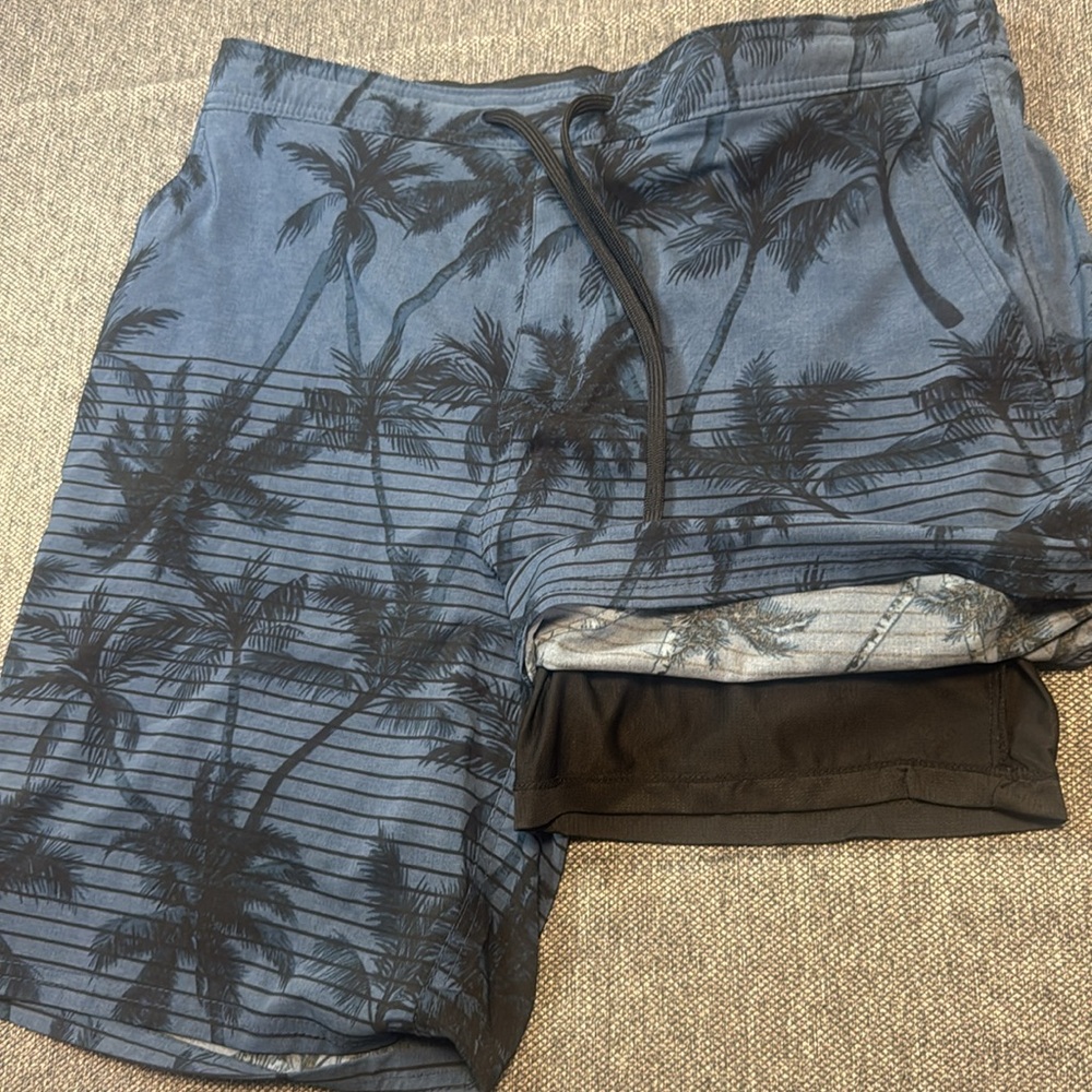 Men’s Kirkland Signature Palm Tree Print Swim Trunk NWOT